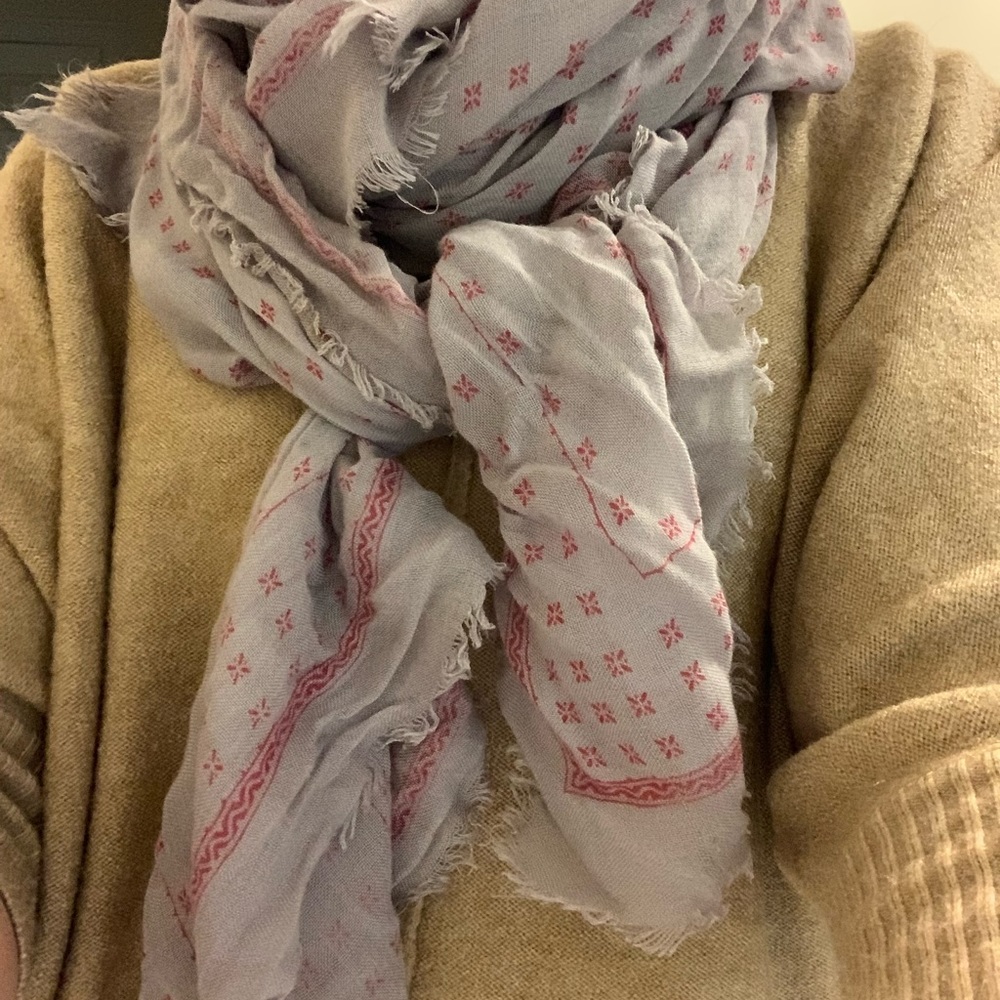 👯‍♀️BOGO👯‍♀️ Large fringed scarf or shawl